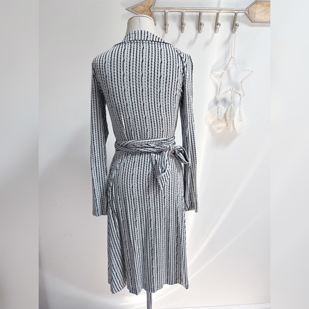 💖Banana Republic Wrap Dress💖 - Picture 3 of 7